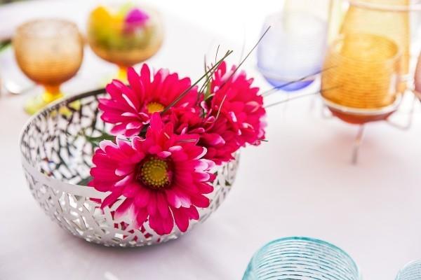 pöytä koristelu pääsiäiskulho värilliset kukat