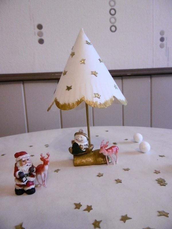 pöydän koristeet joulu tinkeri paperilautasilla