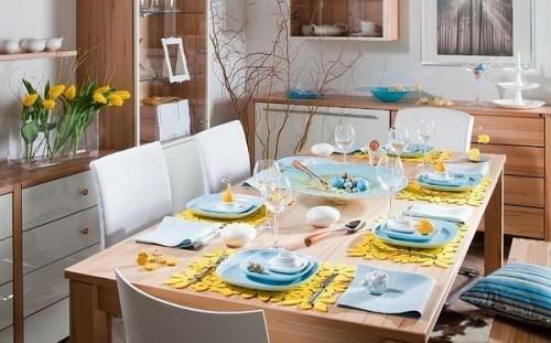 pöytäkoristeet pääsiäissinisille lautasille keltaiset matot