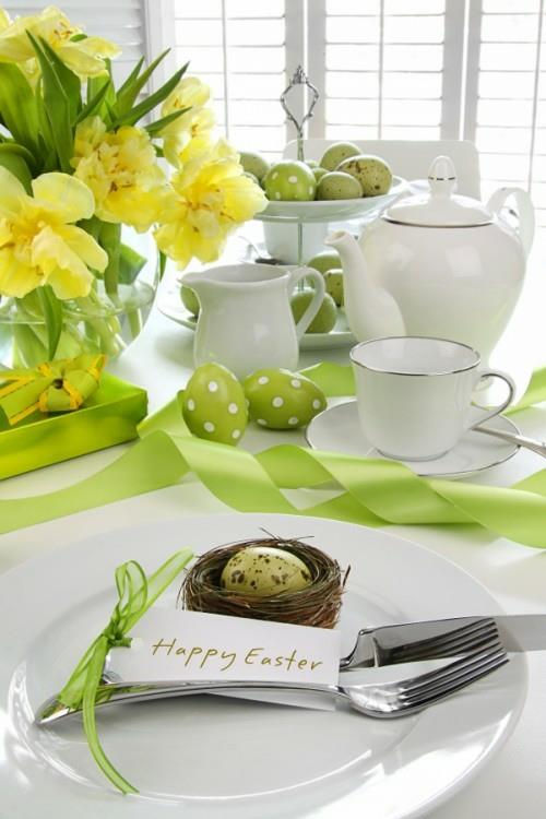 pöytäkoristeet pääsiäismunan vihreille nauhoille pisteviivaisia ​​pääsiäismunia