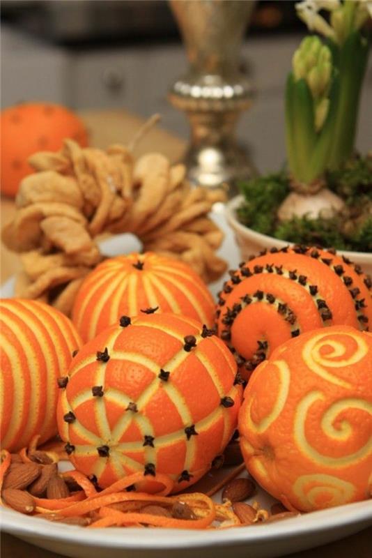 pöydän koristelu hääsyksyn koristelu appelsiinit halkaisee neilikoita