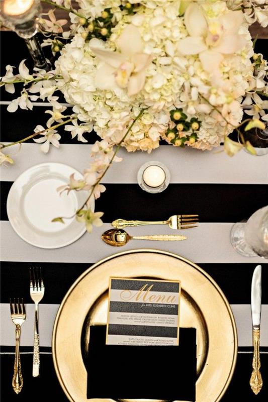 pöydän koristelu häät raidat musta valkokulta lautaset ruokailuvälineet valkoiset hortensiat