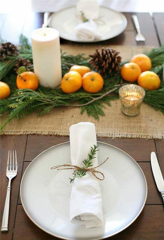 pöydän koristelu häät talvikoristelu kuusen oksat pylväskynttilät klementiinit
