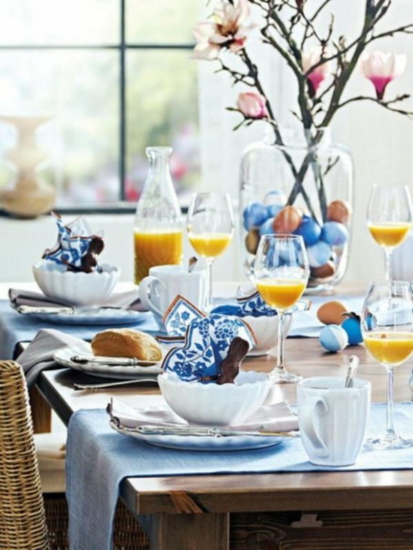 pöydän koristelu pääsiäinen pääsiäinen sininen idea tee juhlalounas itse