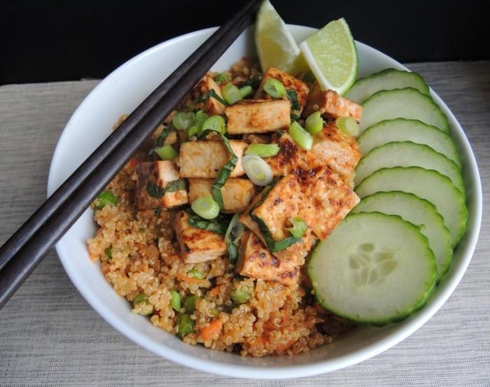 tofun ravintoarvot kvinoalla ja vihanneksilla
