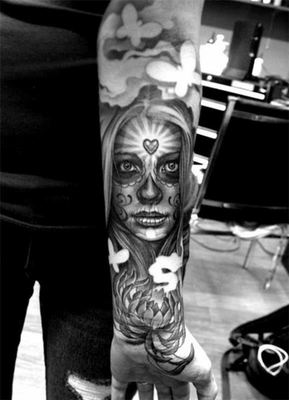 loistavia ideoita kyynärvarren tatuointi -naiselle