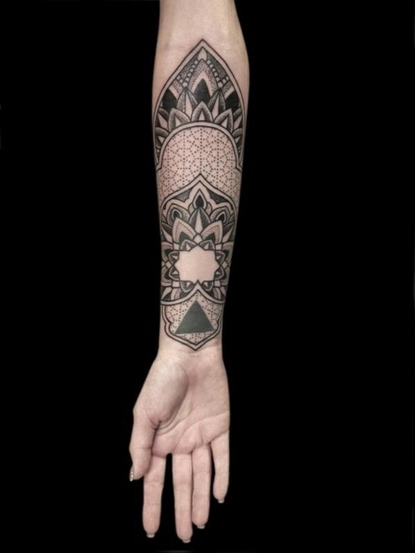 loistavia ideoita kyynärvarren geometriseen tatuointiin