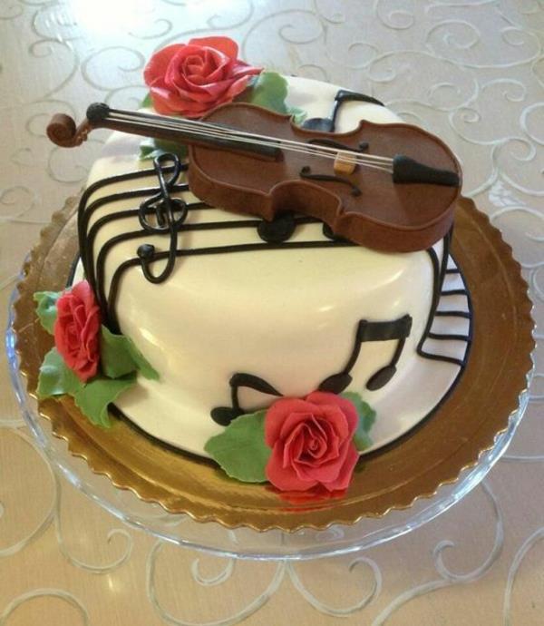 suuri-kakku-häät-syntymäpäivä-musiikki-ruusut-punainen