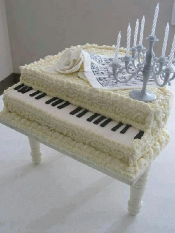 suuri-kakku-häät-syntymäpäivä-musiikki-valkoinen-piano