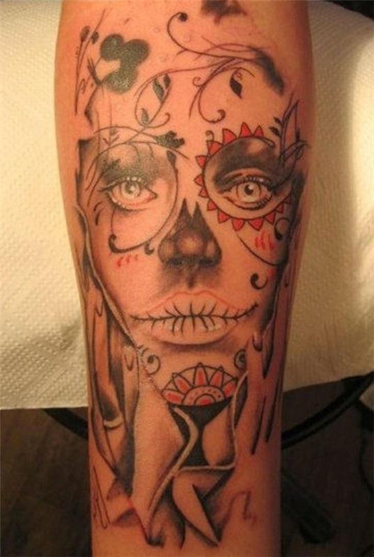 kyynärvarren tatuointiideoita nainen motiivi