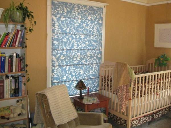 lastenhuoneen suunnittelu sininen rullaverhot kukat