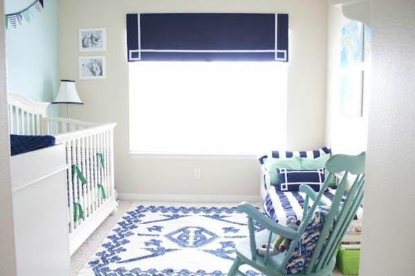 design lastenhuone sininen rullaverhot matto vauvan kehto