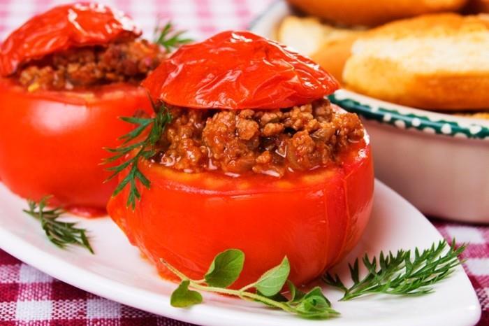 tomaatit terve paistettu jauhelihakastike oregano tilli