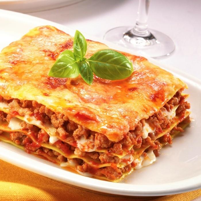 tomaatit terve lasagne basilika jauheliha tomaattikastike