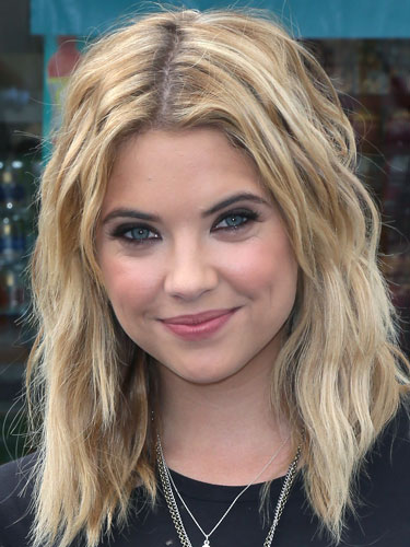 Ashley Benson uden makeup 3