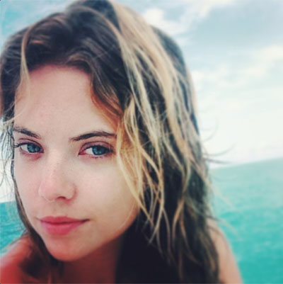 Ashley Benson uden makeup 6