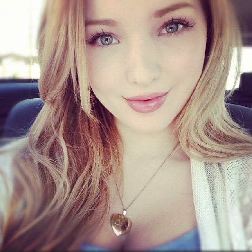 Dove Cameron uden makeup 5