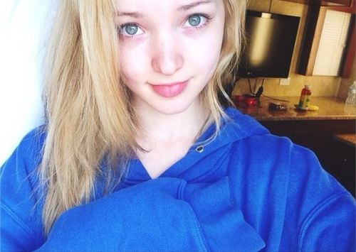 Dove Cameron uden makeup 9