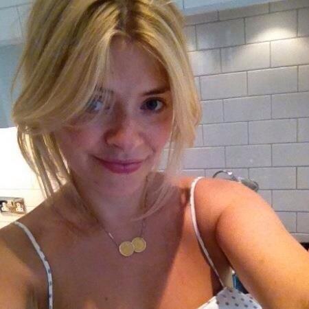 Holly Willoughby Uden Makeup 3
