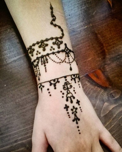 Stilfuldt Mehndi -armbåndsdesign