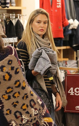 Bar Refaeli Uden Makeup 10