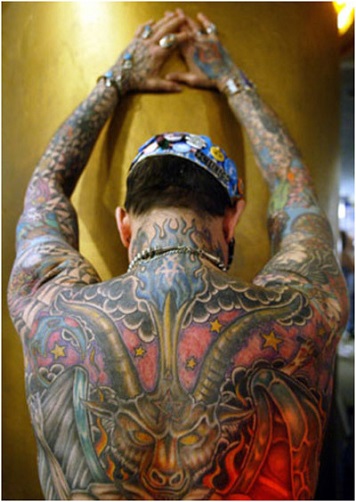 Lloyd tetováló stúdió