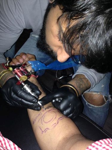 Vikrams tatoveringsstudie i Hyderabad