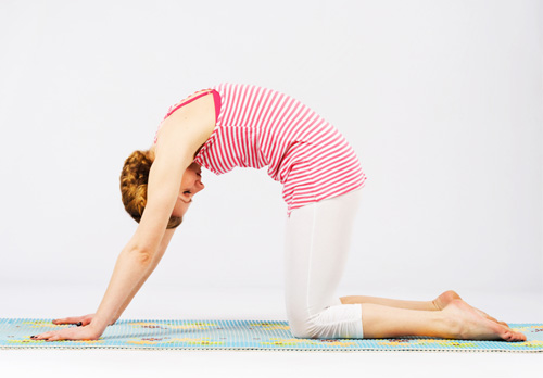 Cat Pose yoga til lindring af nakke og skuldre