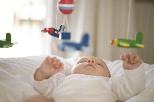 Legetøj til 2 måneder gammelt babyhængende legetøjssæt til fly