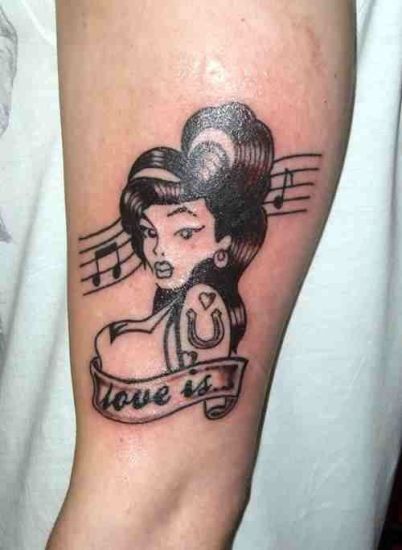 Amy Winehouse kunstnerisk tatovering
