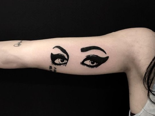Amy Winehouse könnycsepp tetoválás