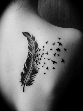 Elegáns madártoll tetoválások