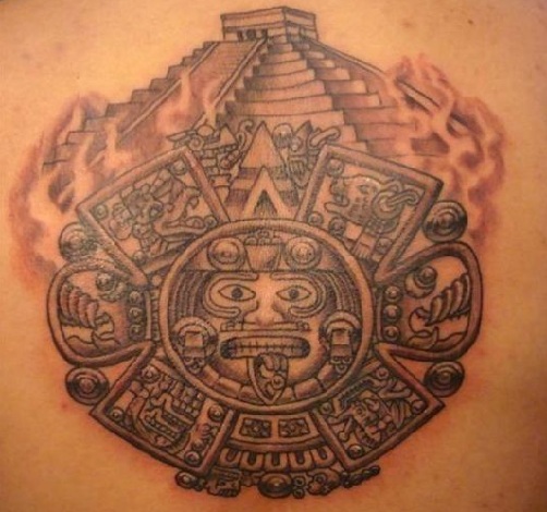Azték piramis tetoválás