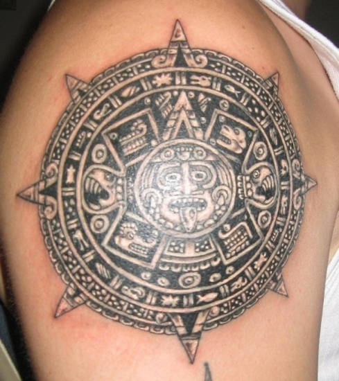 Kreativt aztekisk tatoveringsdesign
