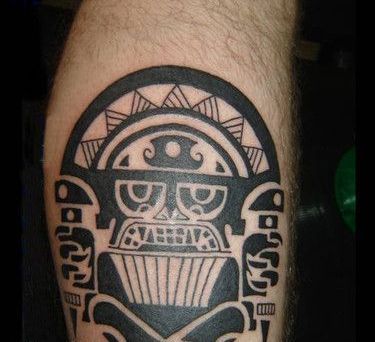 Merész azték tetoválás tervezés lábakhoz