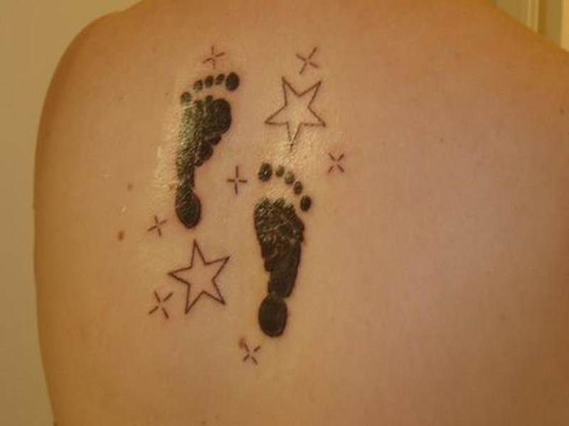 Csillogó lábnyom tetoválás minták