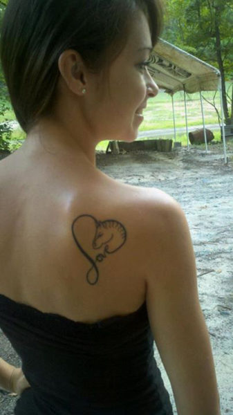 Kis szív ló tetoválás