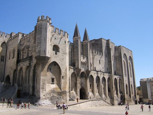 palais-des-papes_france-tourist-places