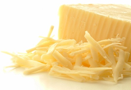 Egészséges étel gyerekeknek Reszelt Cheddar sajt tömbvel