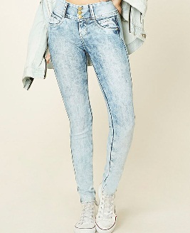 Enkle lyseblå jeans
