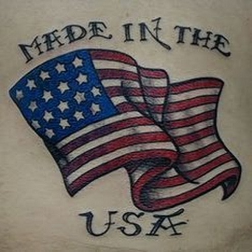 Hullámos amerikai zászló tetoválások