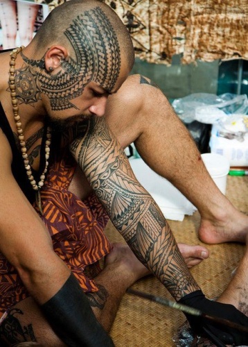 Tribal mønster tatovering