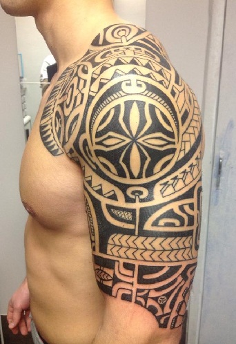 Tiki polinéz tetoválás