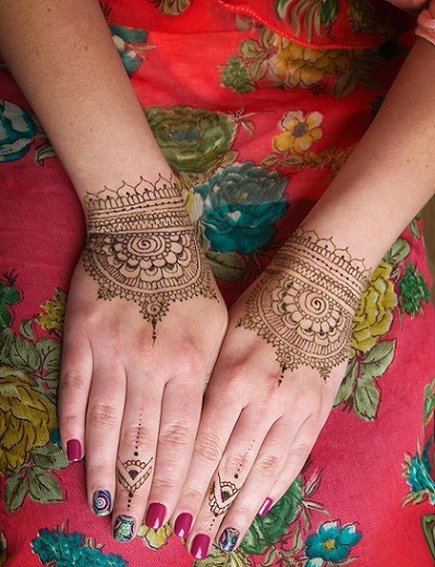 Hurtig Mehendi Designs-Bangle Style Mehendi Design