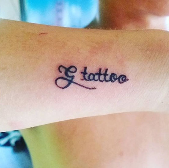 Elegante G Name Tattoo -billeder