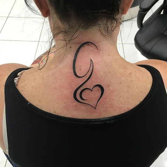 G betűs tetoválás szívvel 19