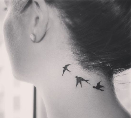 Svaler hals tatoveringsdesign