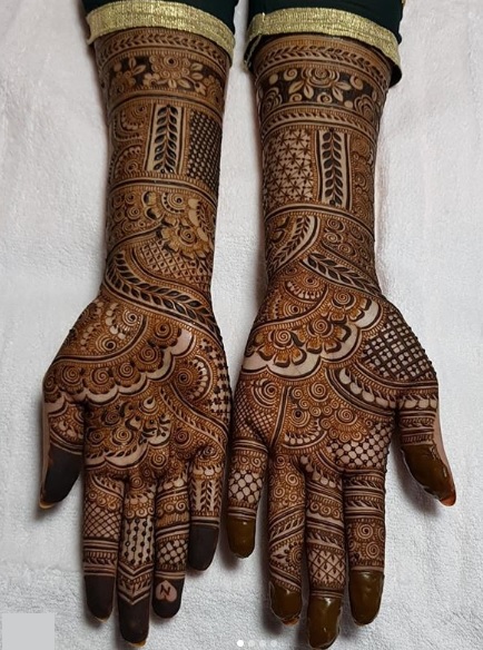 Glitrende Full Hands Mehendi Design