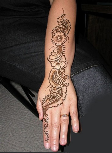 Mehandi Design i fuld hånd