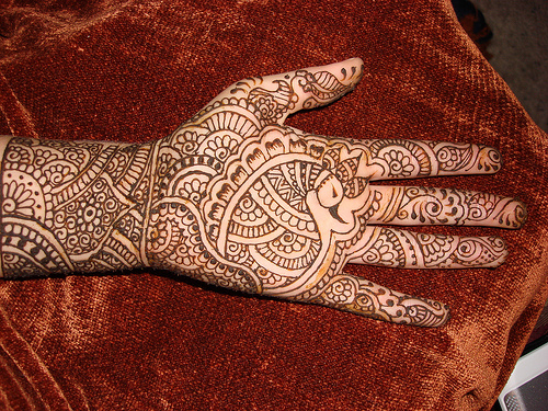 Mehndi -designs i fuld hånd til begyndere